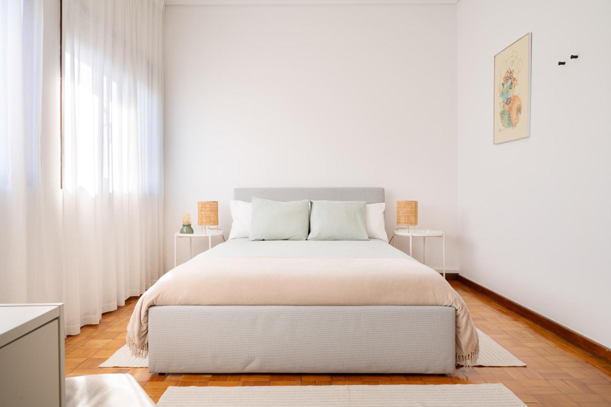 Апартаменти ! Bright 2Br Hammock Flat ! Praca Da Republica Порту Екстер'єр фото