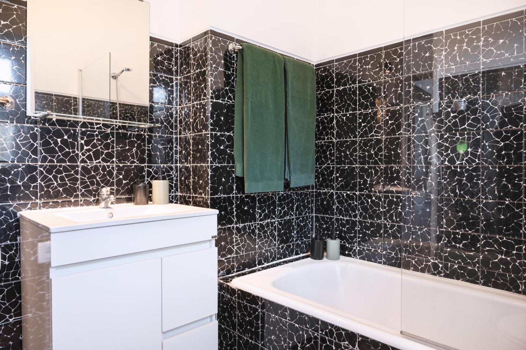 Апартаменти ! Bright 2Br Hammock Flat ! Praca Da Republica Порту Екстер'єр фото